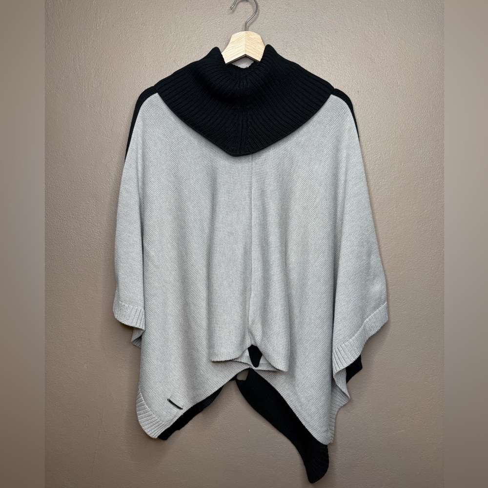 Vanilla Chocolate Women's Black & Beige Turtleneck Cape Sweater OSFA Minimalist